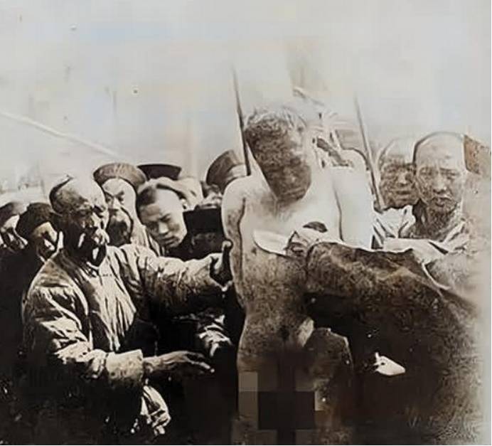 他是太平天国名将,被俘后遭凌迟处死,其整副牙齿被珍藏在皇宫内