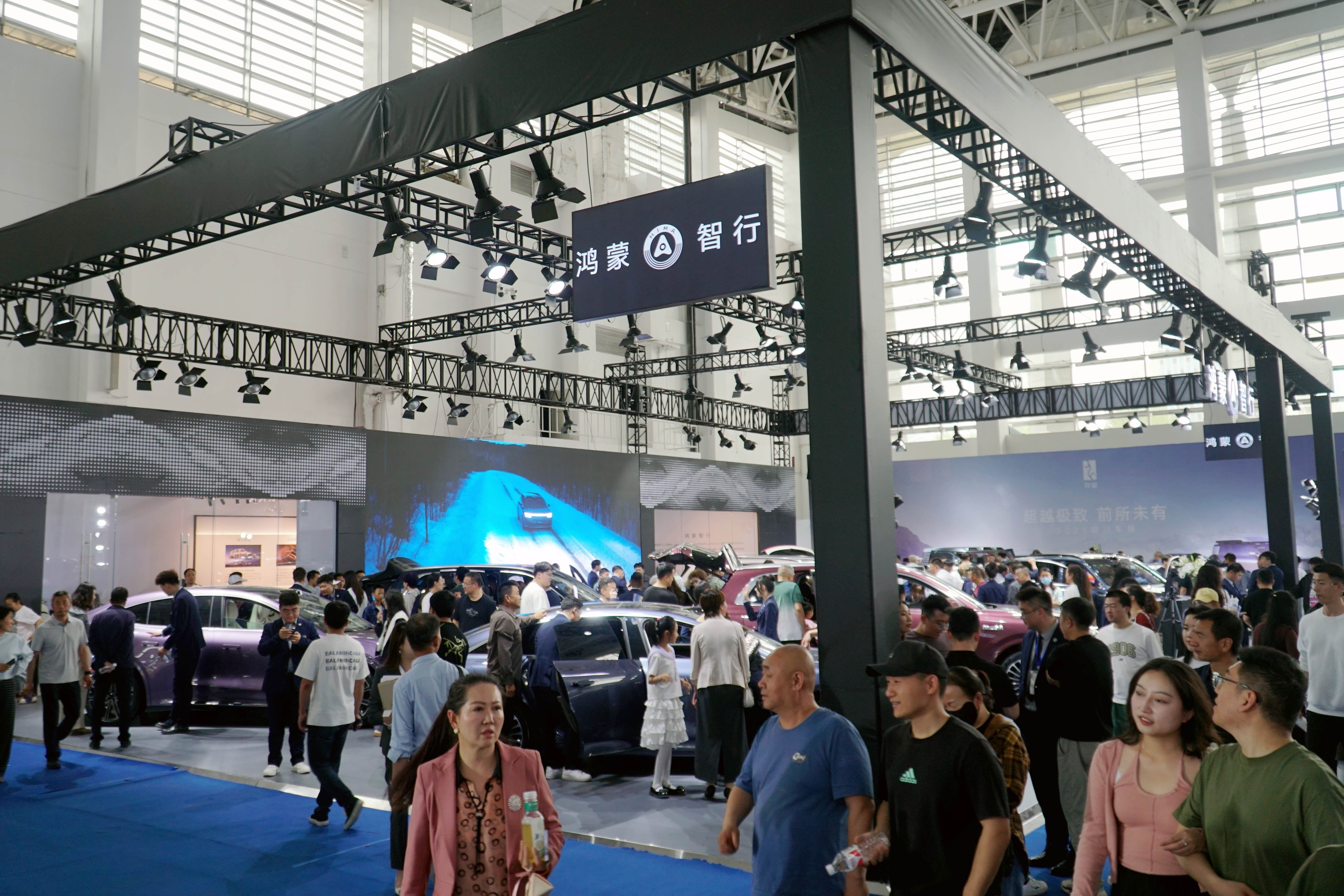 五一银川车展 国产新能源汽车受青睐