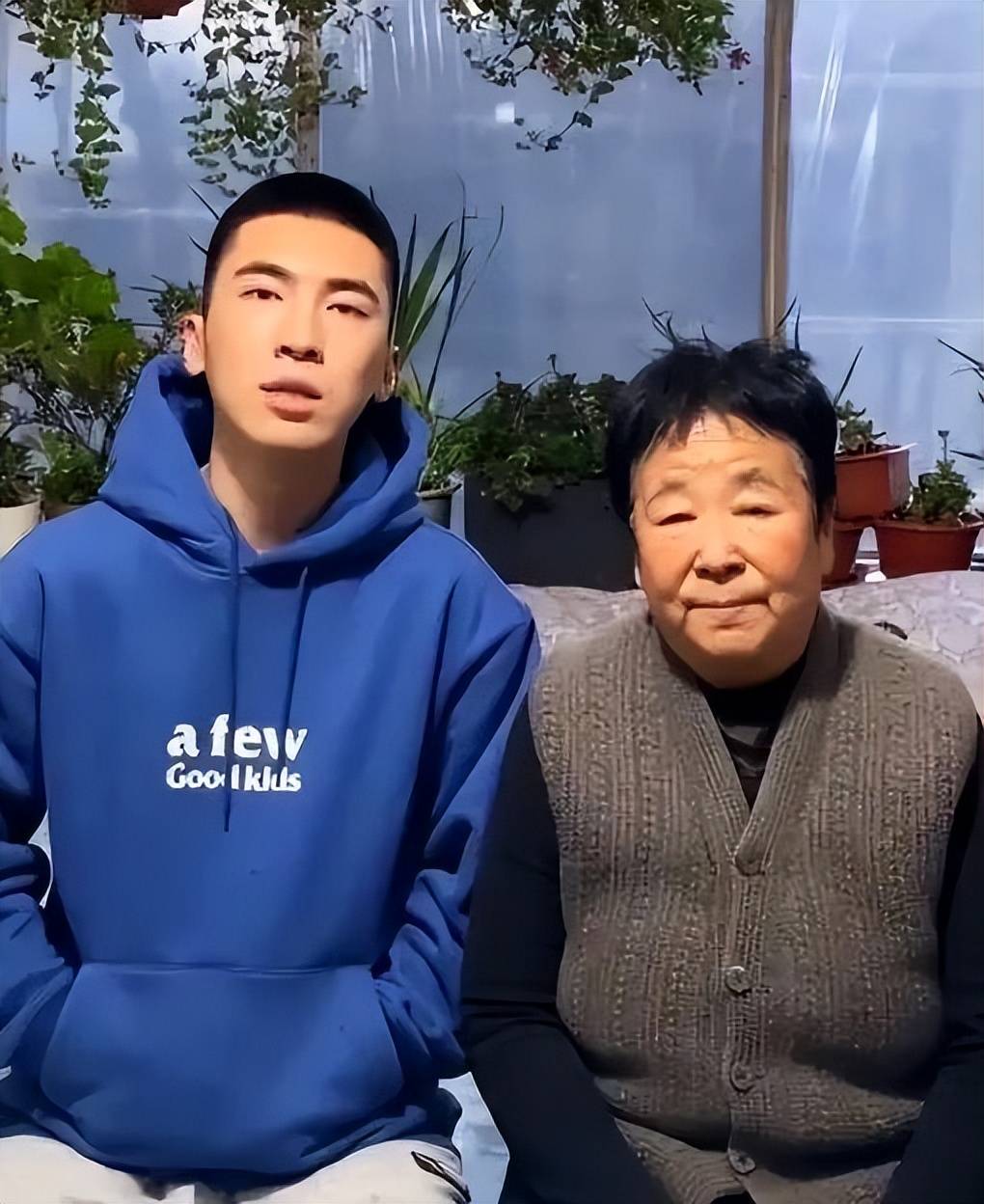 网红田姥姥外孙可心被曝家暴!前女友欧尼熊甩证据,田姥也未幸免