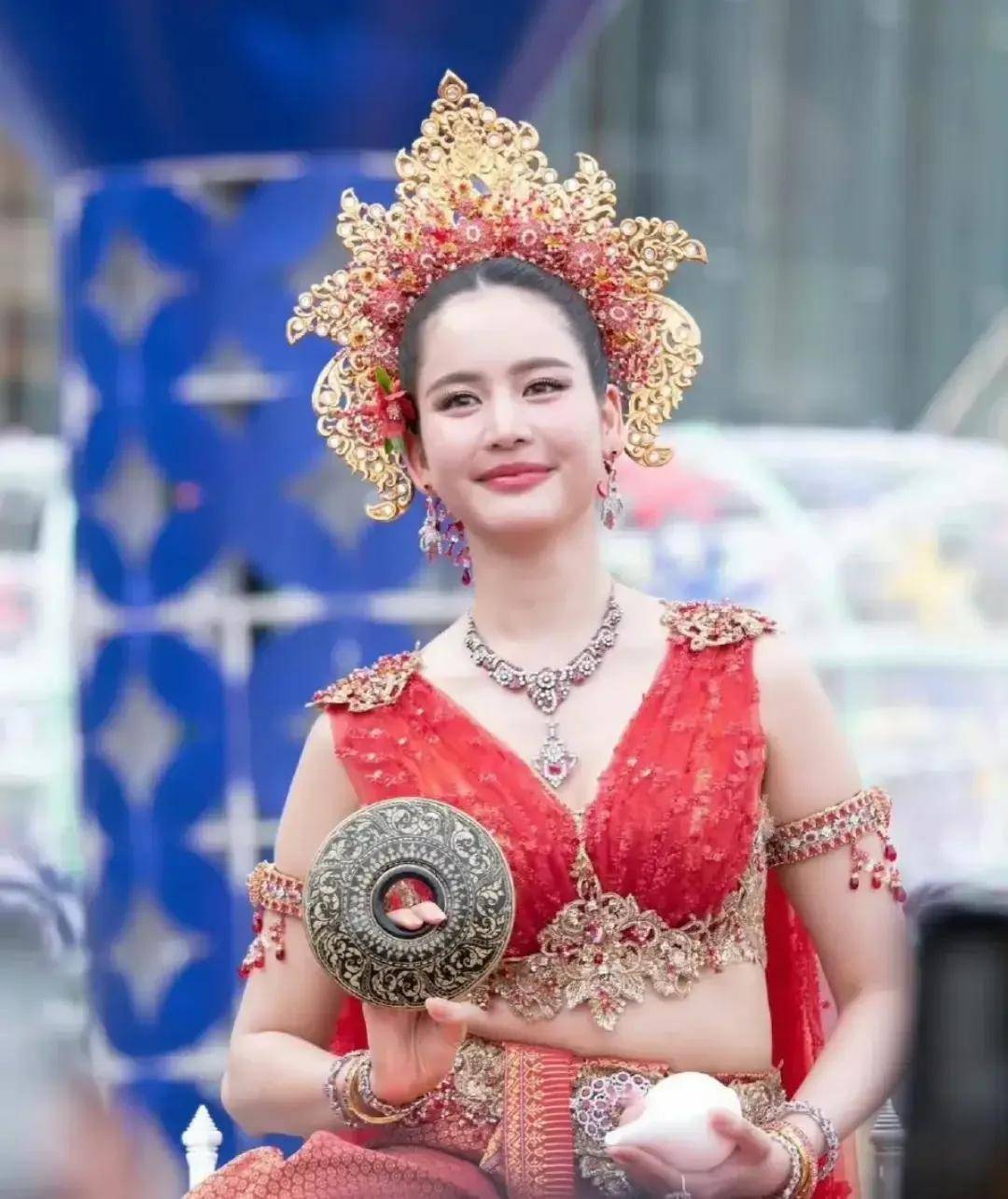 这头发真是绝了，这家理发店太懂女孩子了。#新加坡#洗剪吹#同城美发店推荐| TikTok, image size:1080x1285