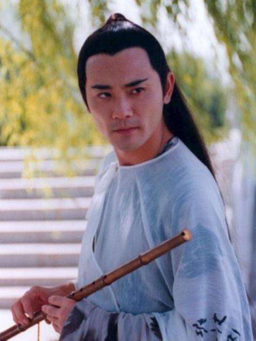 赵文瑄:未婚未育,把动物当儿女,独居乡下,64岁却依旧是美男