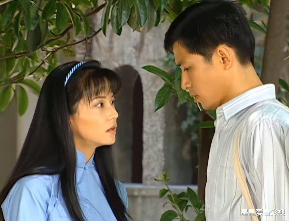 情深深雨濛濛:尔豪16岁和可云办"家家酒",为何那么尊重方瑜?