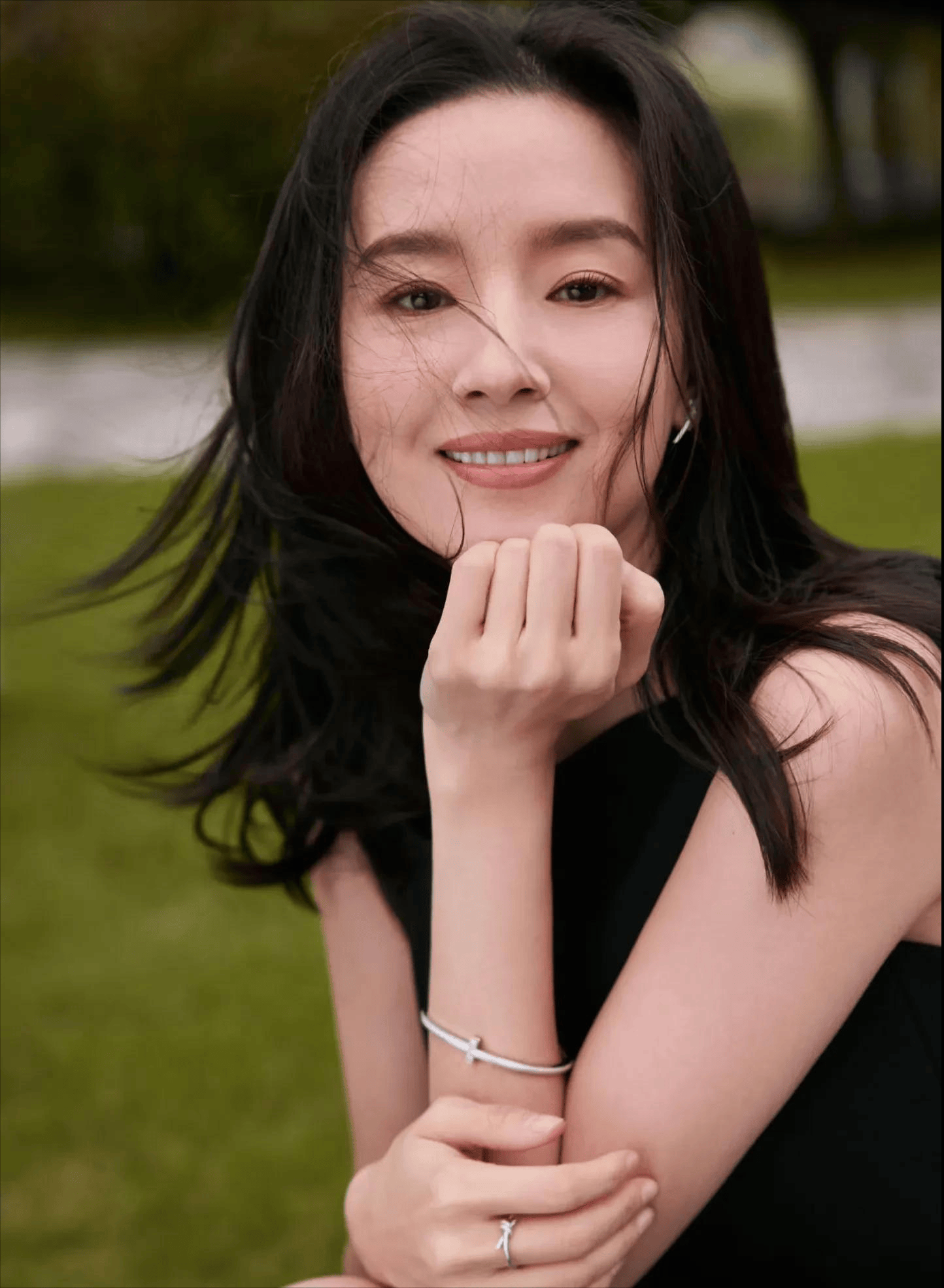 45岁董洁穿瑜伽服现身辽宁,素颜照曝光似少女,皮肤和身材超级好