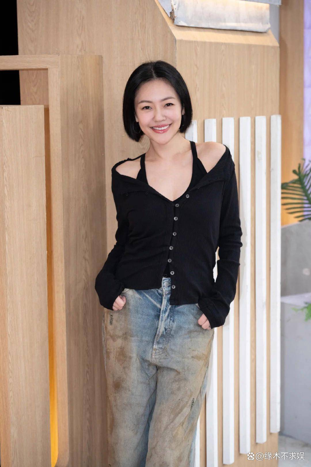 小s发长文缅怀大s看哭网友,疑晒大s临终握手照,或将择日复工!