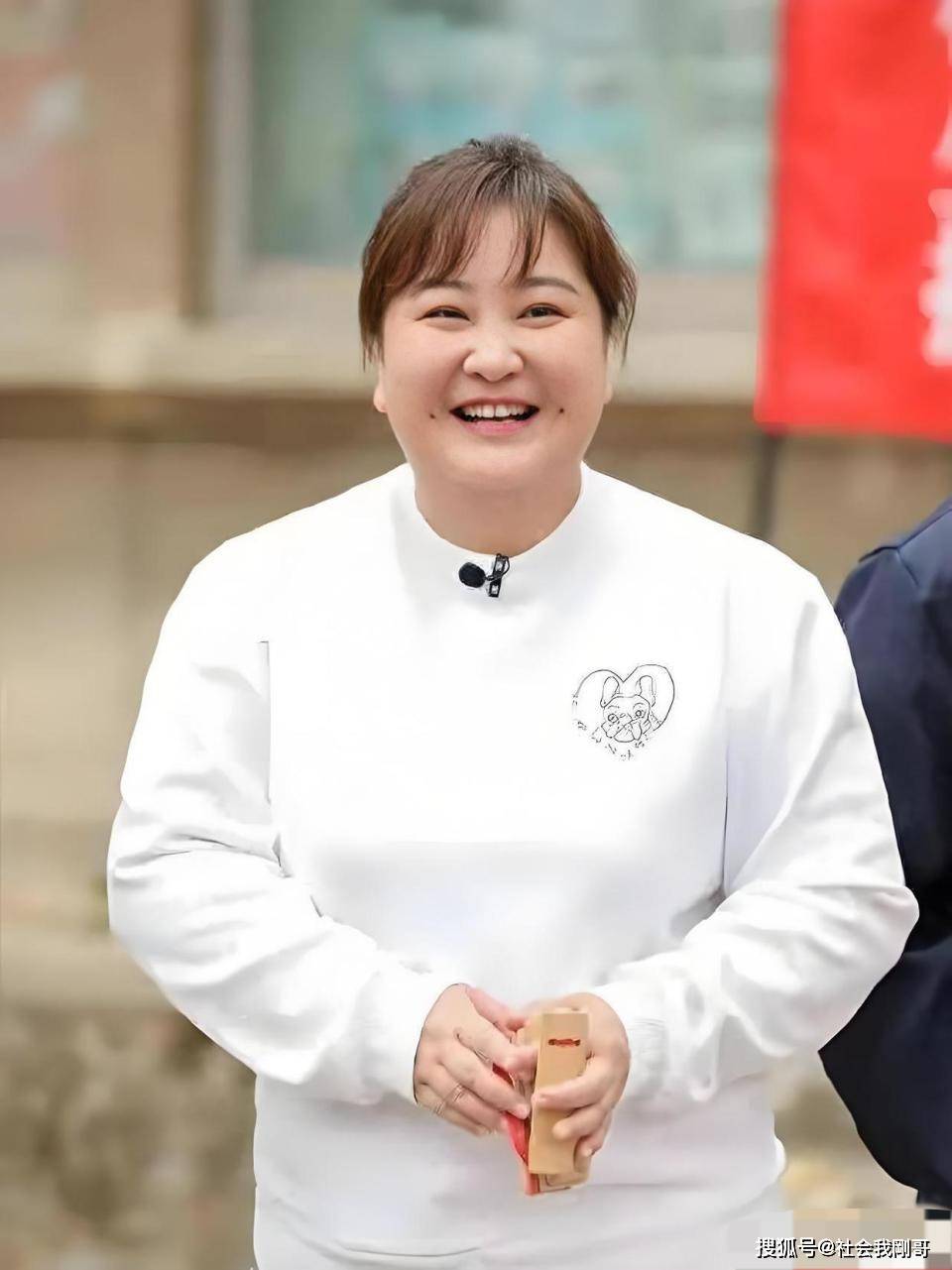 贾玲的华丽转身:从"喜剧女丑"到"时尚标杆"的励志旅程