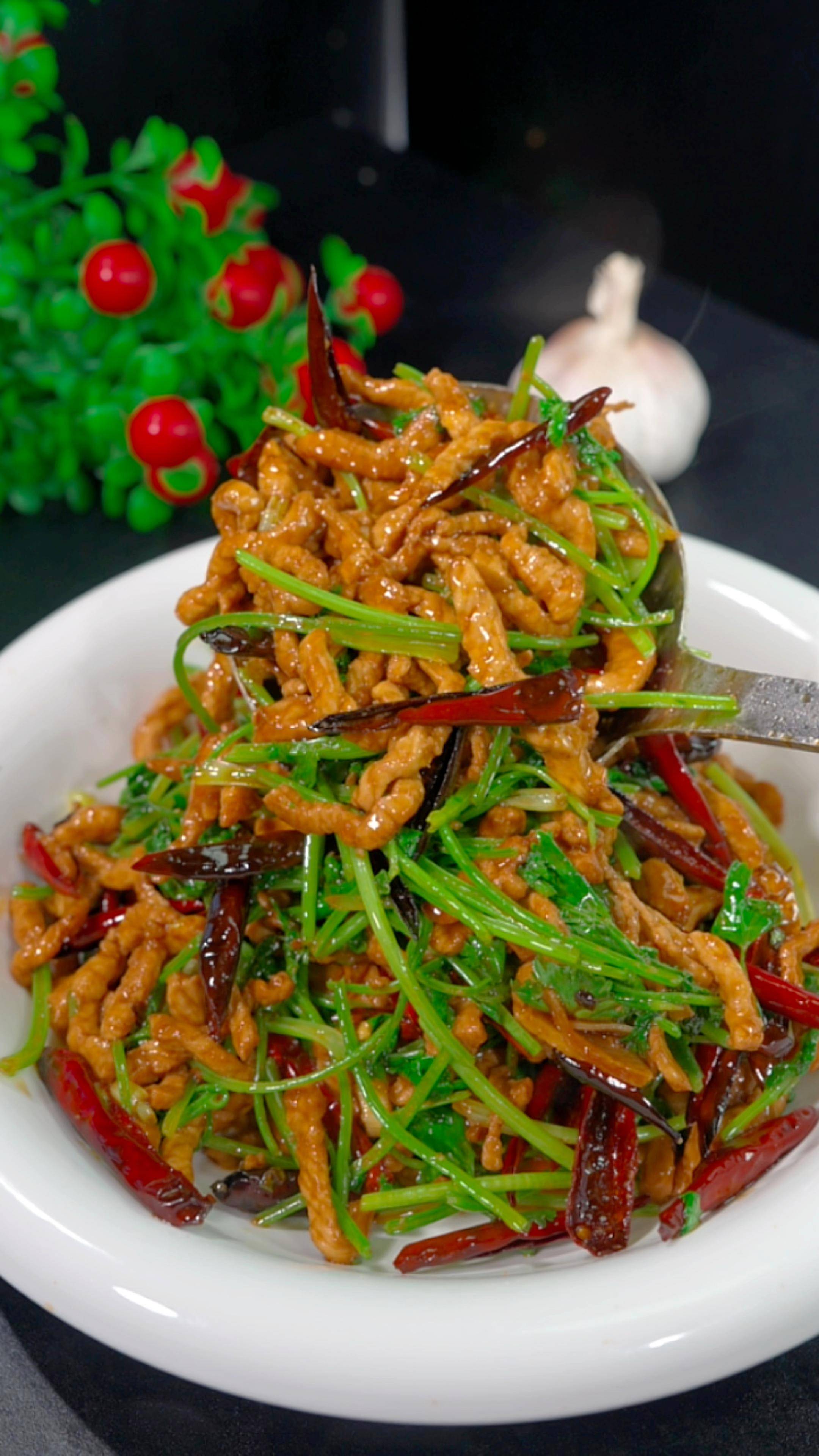 美味轻松做,香辣肉丝家常秘籍大公开!