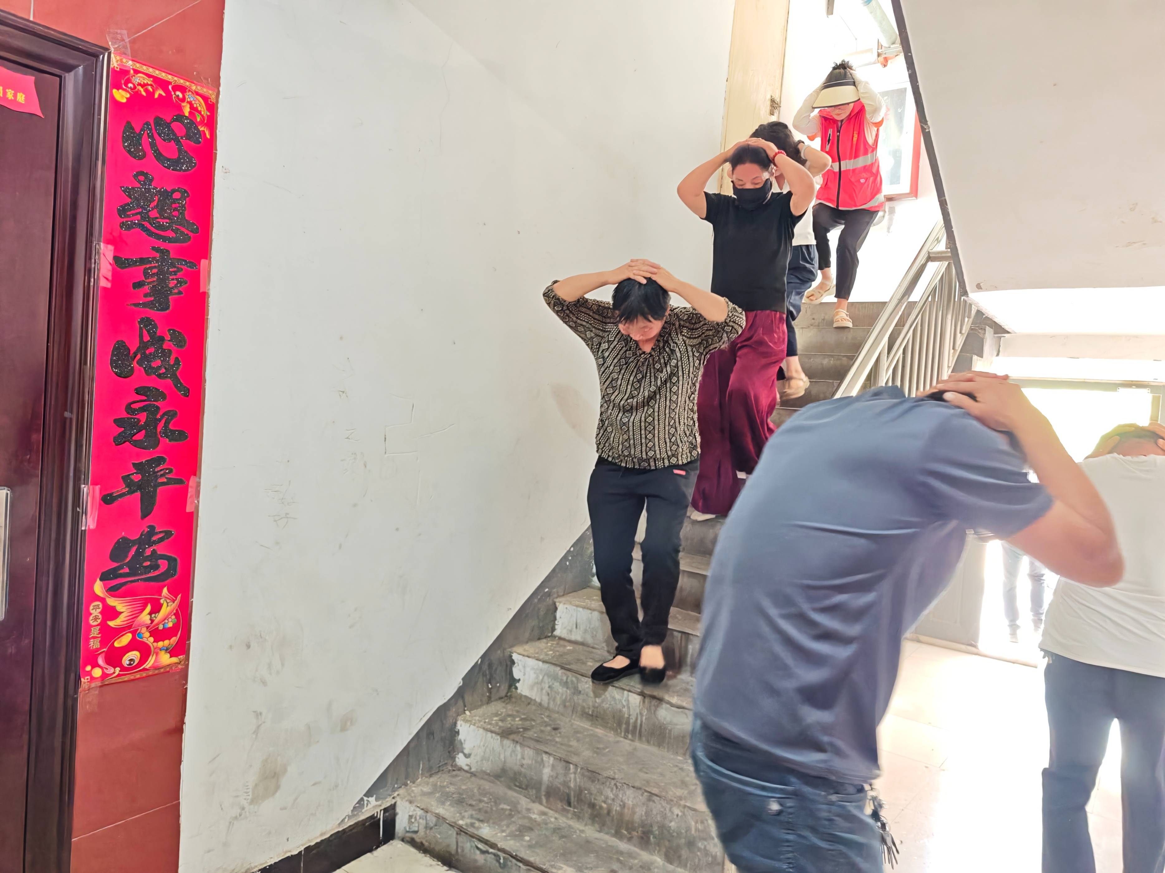 巩义市货场路社区开展防震减灾应急疏散演练活动