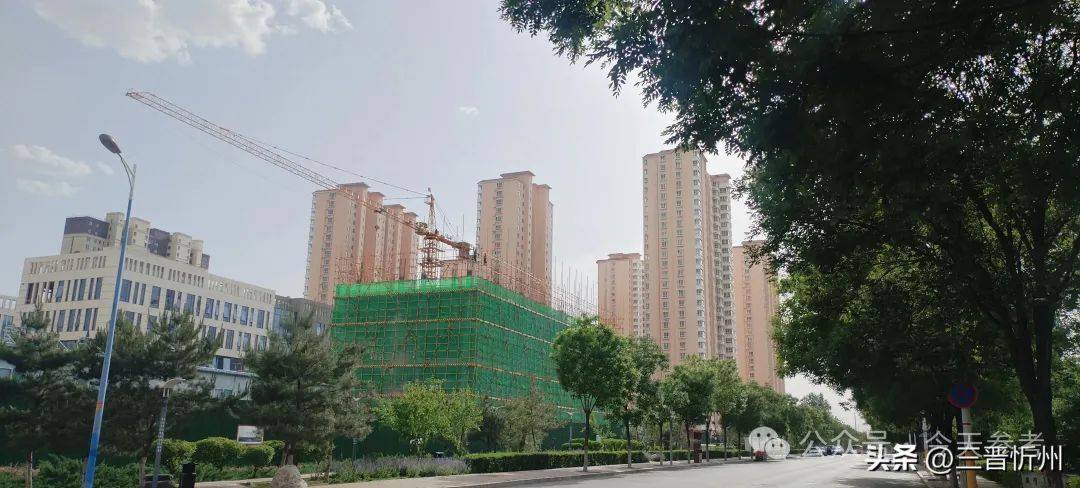 山西建投二建"忻州市疾控中心新建项目"工地,高空作业存安全隐患