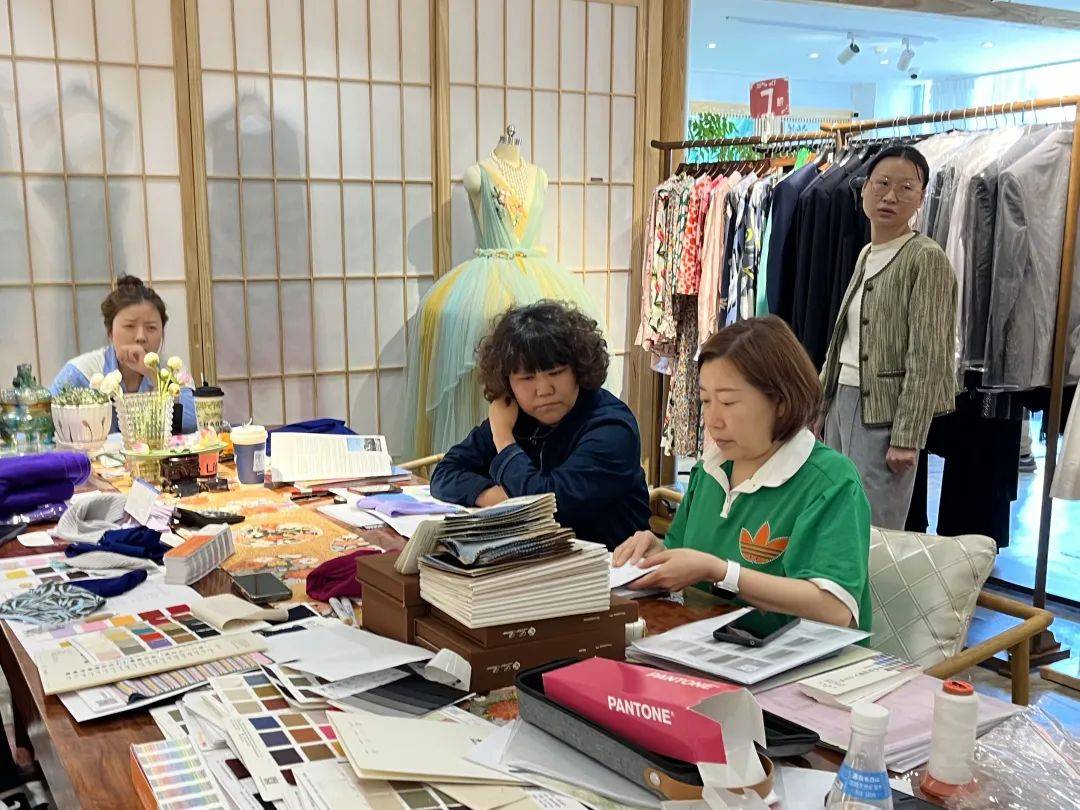 图片[3]-700万境外游客+16亿年销：老外为何在秀水街“疯狂扫货” -华闻时空