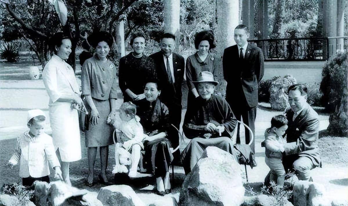 蒋经国蒋纬国生母是谁