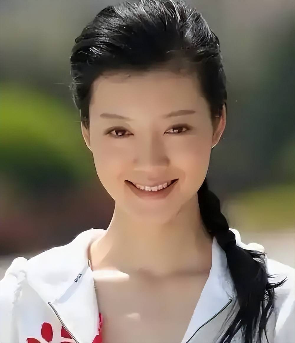 2004年,车晓正式进入娱乐圈,凭借《钻石王老五的艰难爱情》等作品