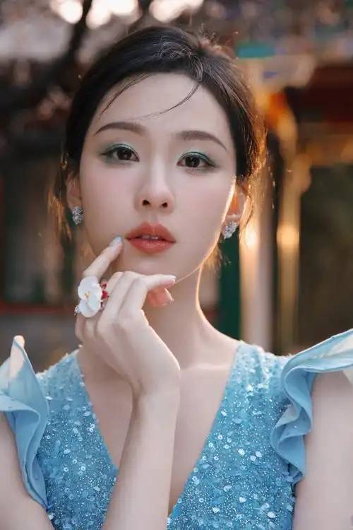 【社交秀】胡梅尔斯女友秀性感身材 瓦尔加休闲度假