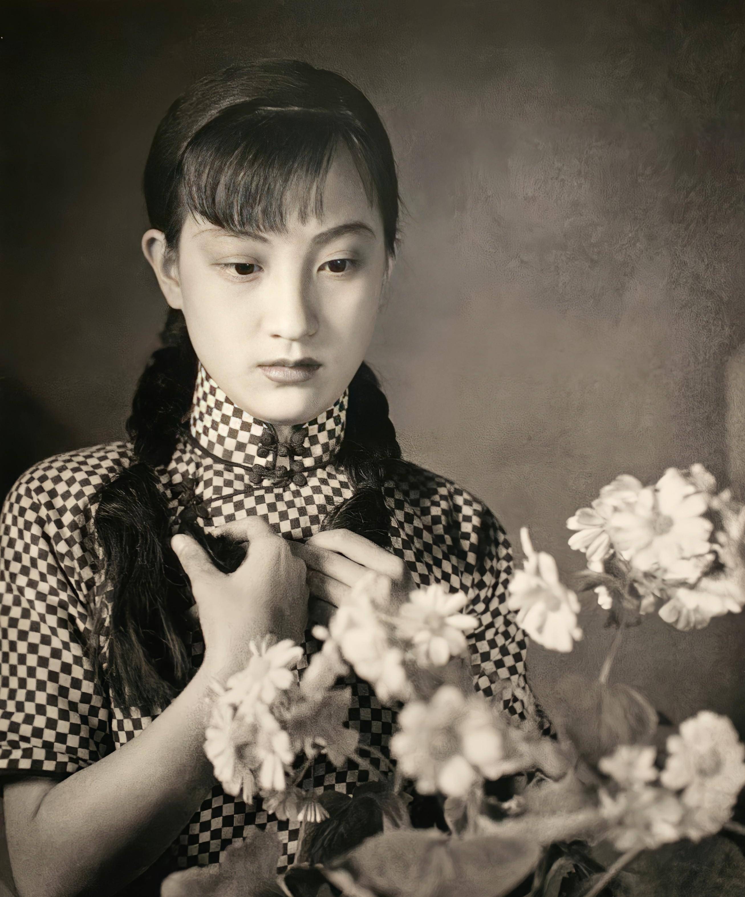 "夜上海"周璇罕见真实组照,37岁疯癫离世,死后照片竟卖218万