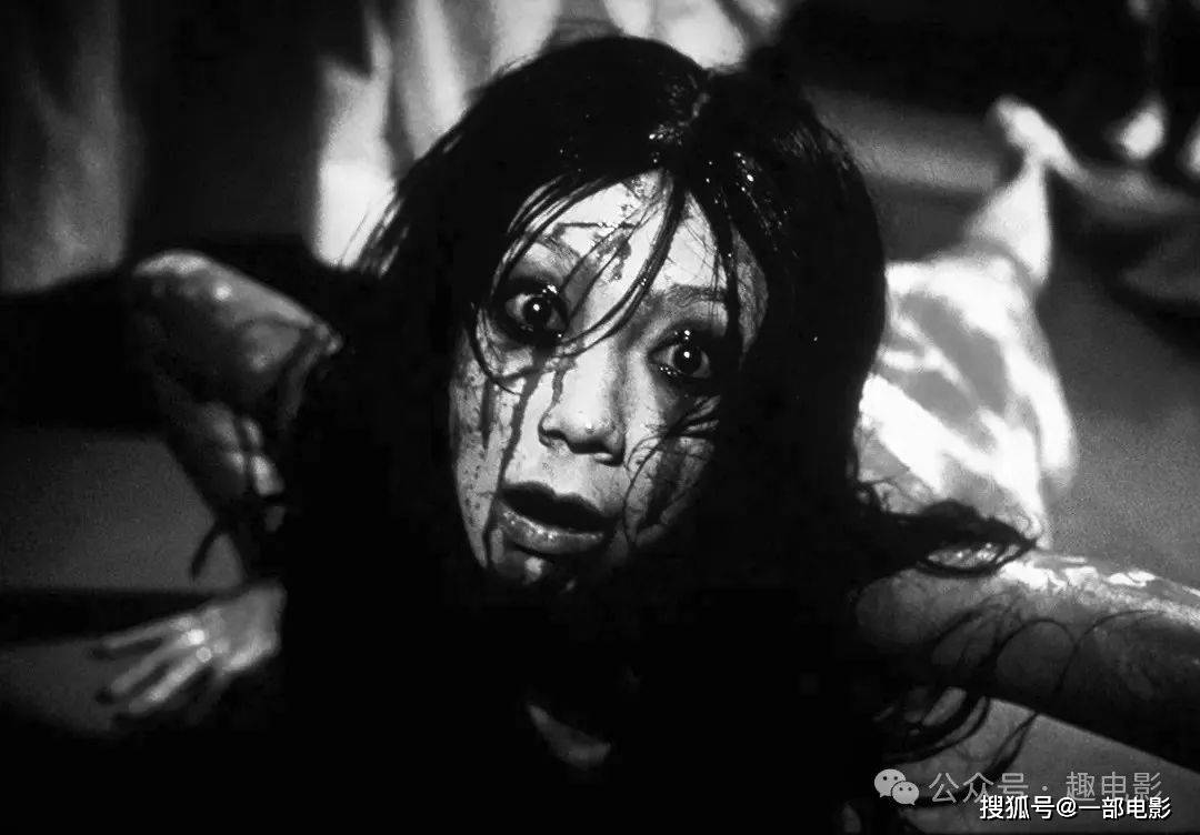 但在我看来最恐怖的女鬼还得是伽椰子,贞子虽然恐怖,但是头发挡脸不