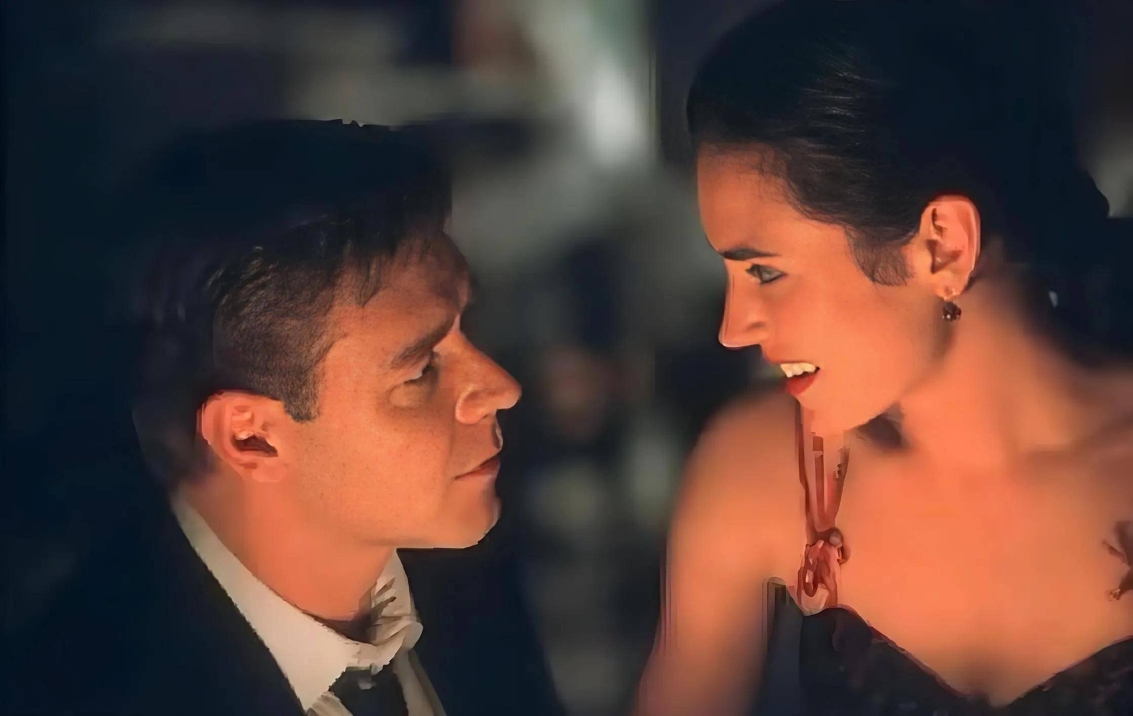 爱在幻觉中永生,女主用陪伴改写天才命运《美丽心灵》救赎哲学