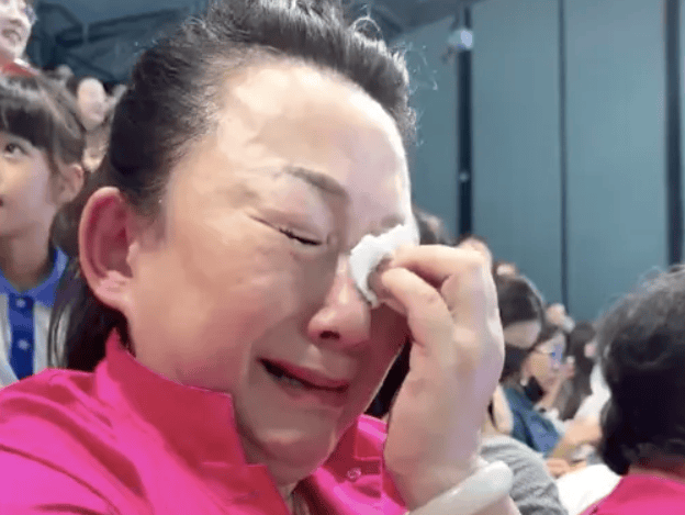 巴萨小将肩膀手术后报平安：一切顺利，感谢大家的关心！