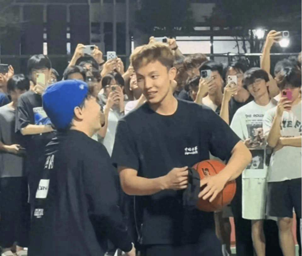水谷隼不断鼓励！张本智和：世乒赛的目标只有金牌，会努力拼搏
