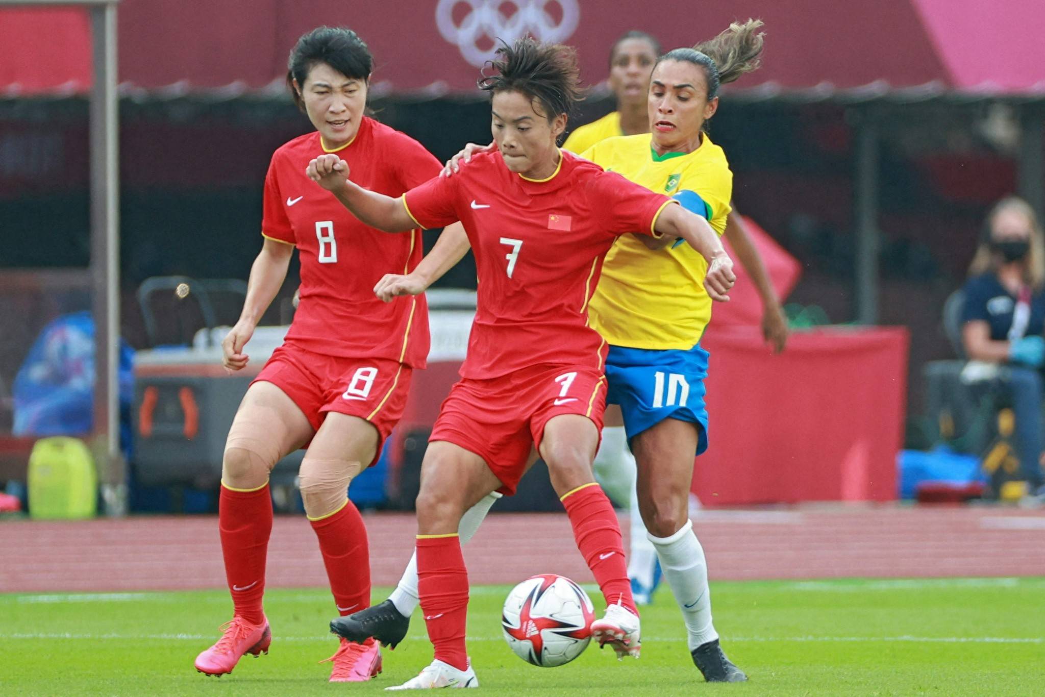 王霜领衔中国女足亚冠夺冠热门，美国女足备战友谊赛压力倍增