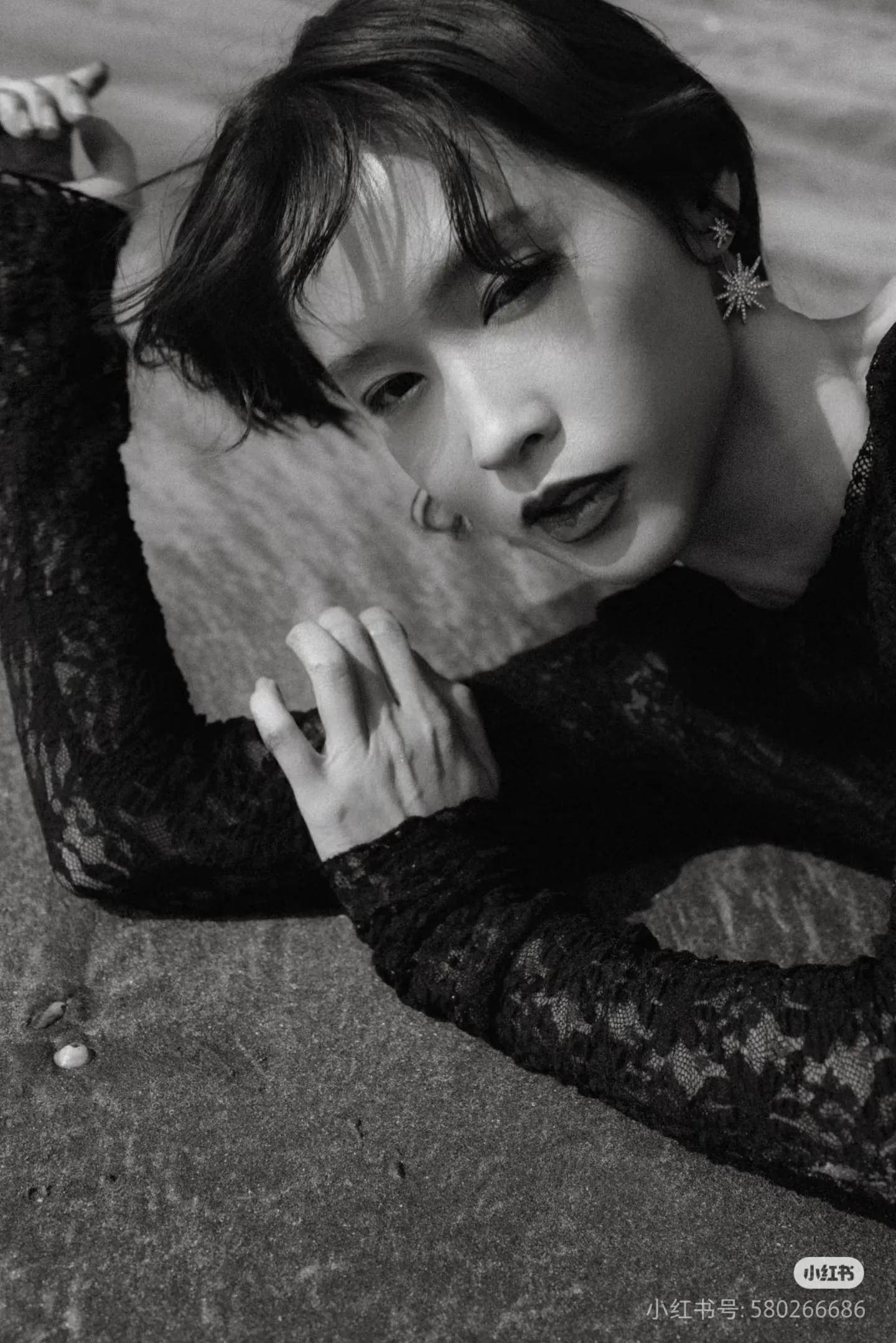 蒋祖曼晒出自我非常新写真照