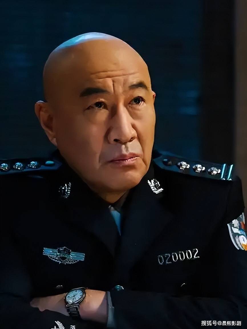 网友辣评:"石兆琪老师不用演,他往那儿一站,罪犯自动投案!