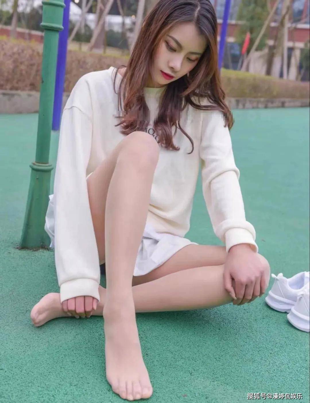 有些人买回来直接叠穿,一层肉色一层肤色,但大部分都是单穿