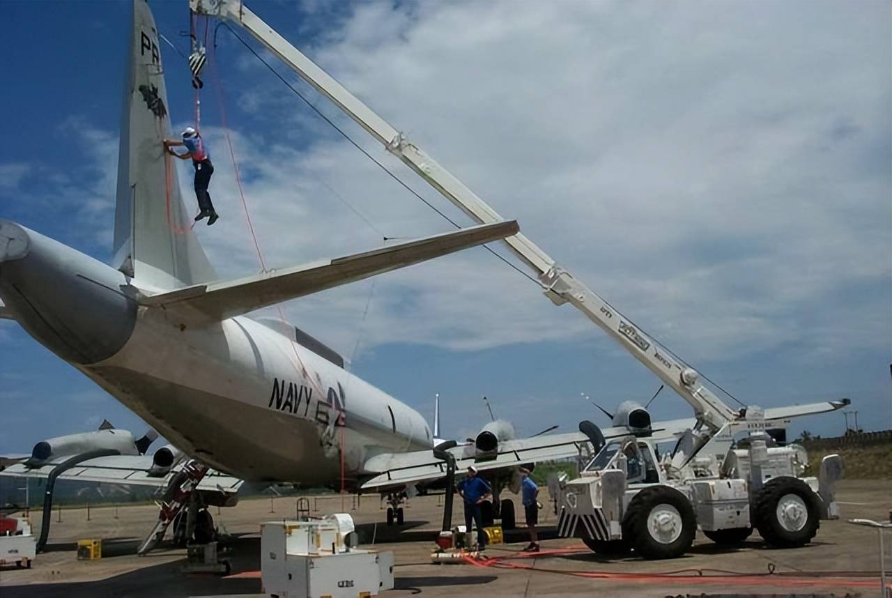 南海撞机后,中国从大卸八块的美国侦察机里,获得了哪些技术?