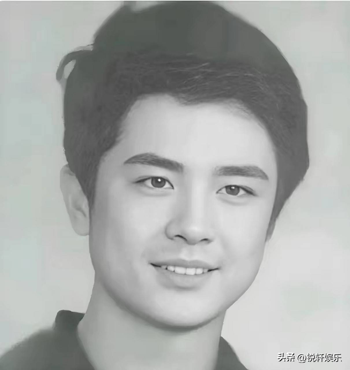 徐少华旧照曝光,26岁书卷气十足,国风美男天花板现身