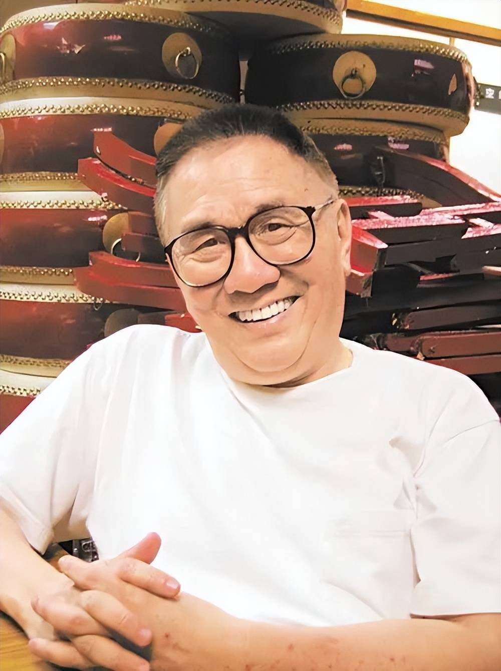 香港乐坛鬼才黄霑,2000多首歌撑起武林,风流何妨?