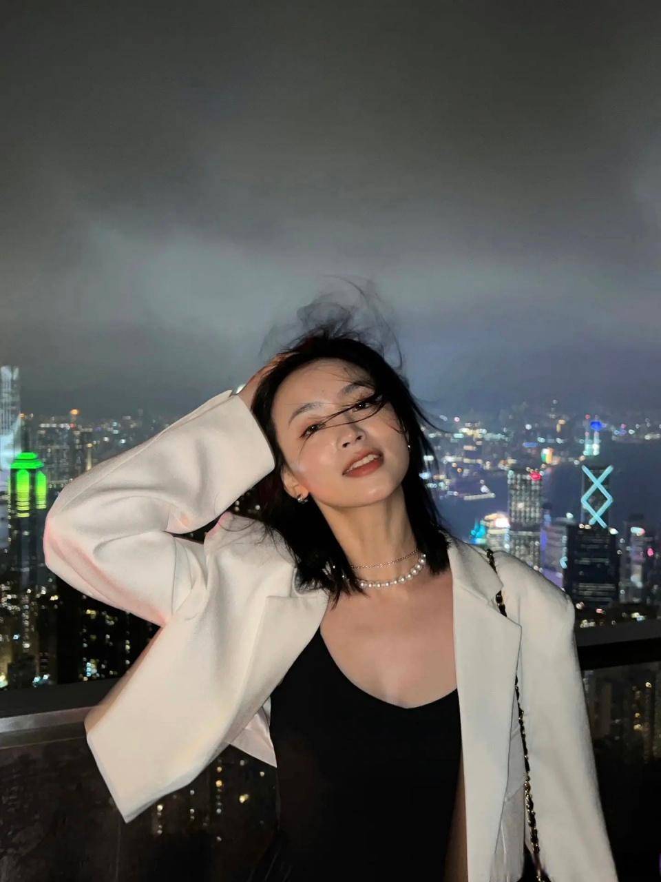 把前女友送进监狱后,霍尊迎来了才貌双全的新女友,颜值比陈露高