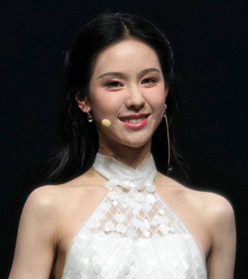 陈都灵近照(陈都灵回应红毯造型)