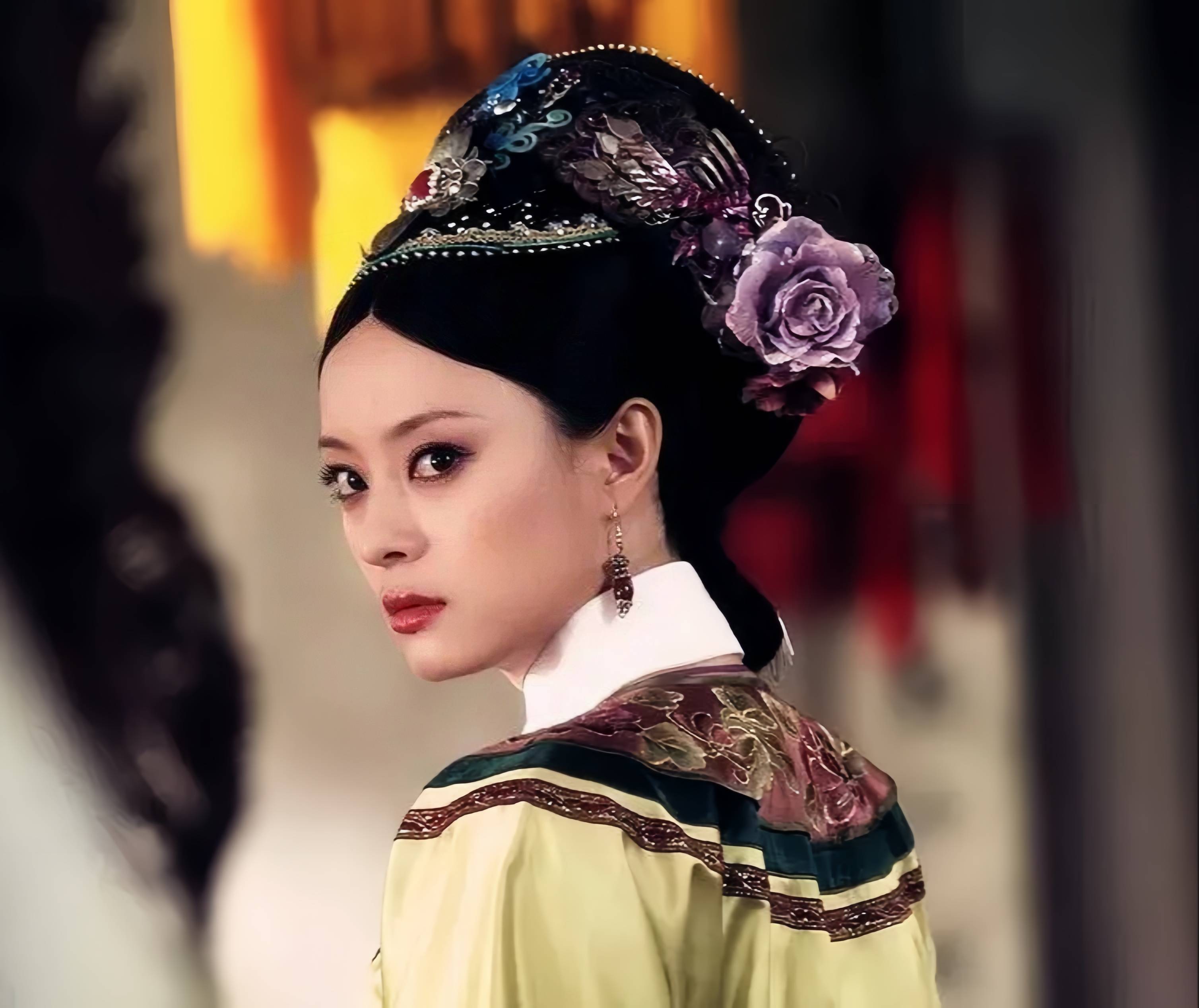 42岁孙俪凭借古装剧《后宫甄嬛传》,稳坐戏剧一姐宝座,近期未如外界