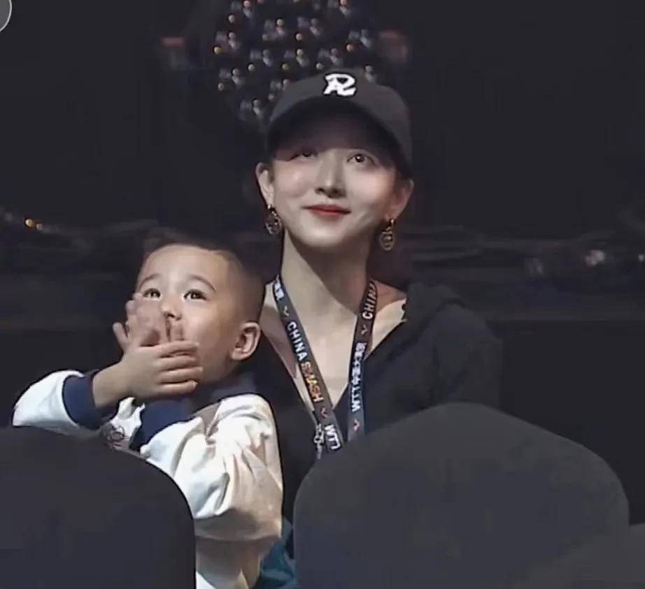 从全网质疑到惊艳逆袭马龙妻子夏露2025年米兰时装周亮相引发热搜