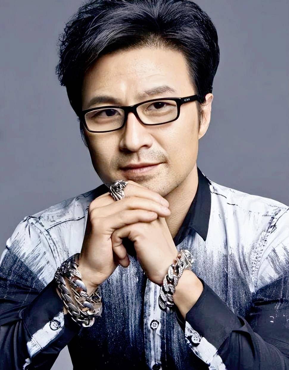 汪峰情史回顾_汪峰牵手宁静 森林北评论区沦陷_汪峰女友森林北怀孕