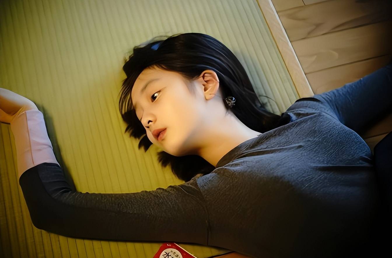 19岁黄多多涉足影视圈引爆大雷热搜她的资源触动了谁的敏感神经