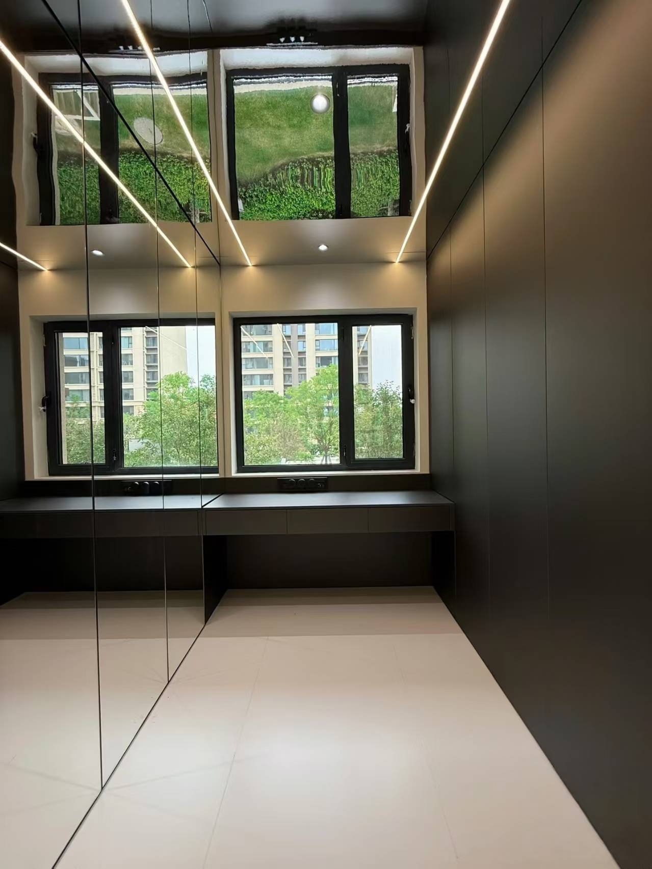 镜面吊顶改造真相:高级感拉满,钱包却没瘪!