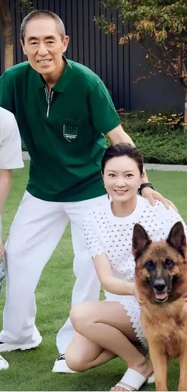 恩爱25年,74岁张艺谋与43岁陈婷衰老程度的巨大差异