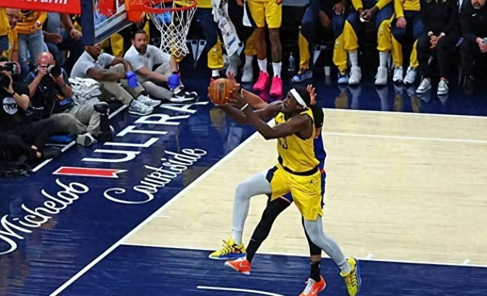 他是冠军前锋，19年总决赛打爆勇士格林！猛龙时期的小卡不是单核