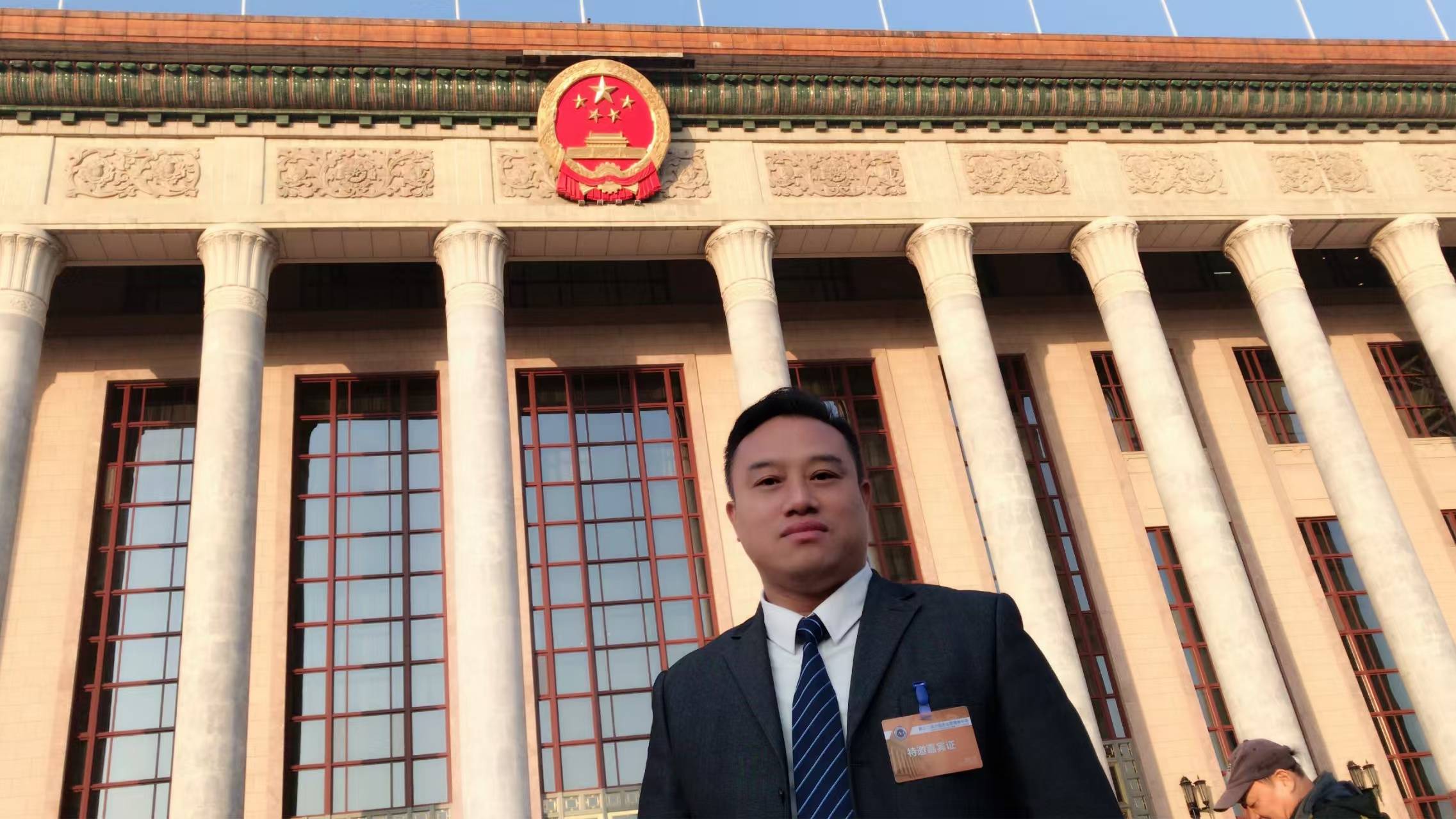 初心如磐担使命,赤诚奉献映党旗