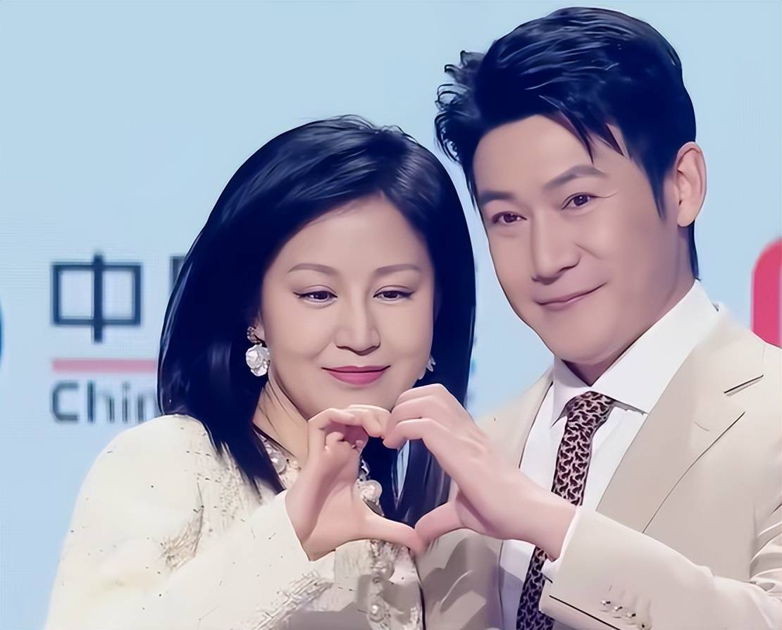 郭京飞现状揭秘,家庭地位飞升,携手姐夫陆毅逛街带娃