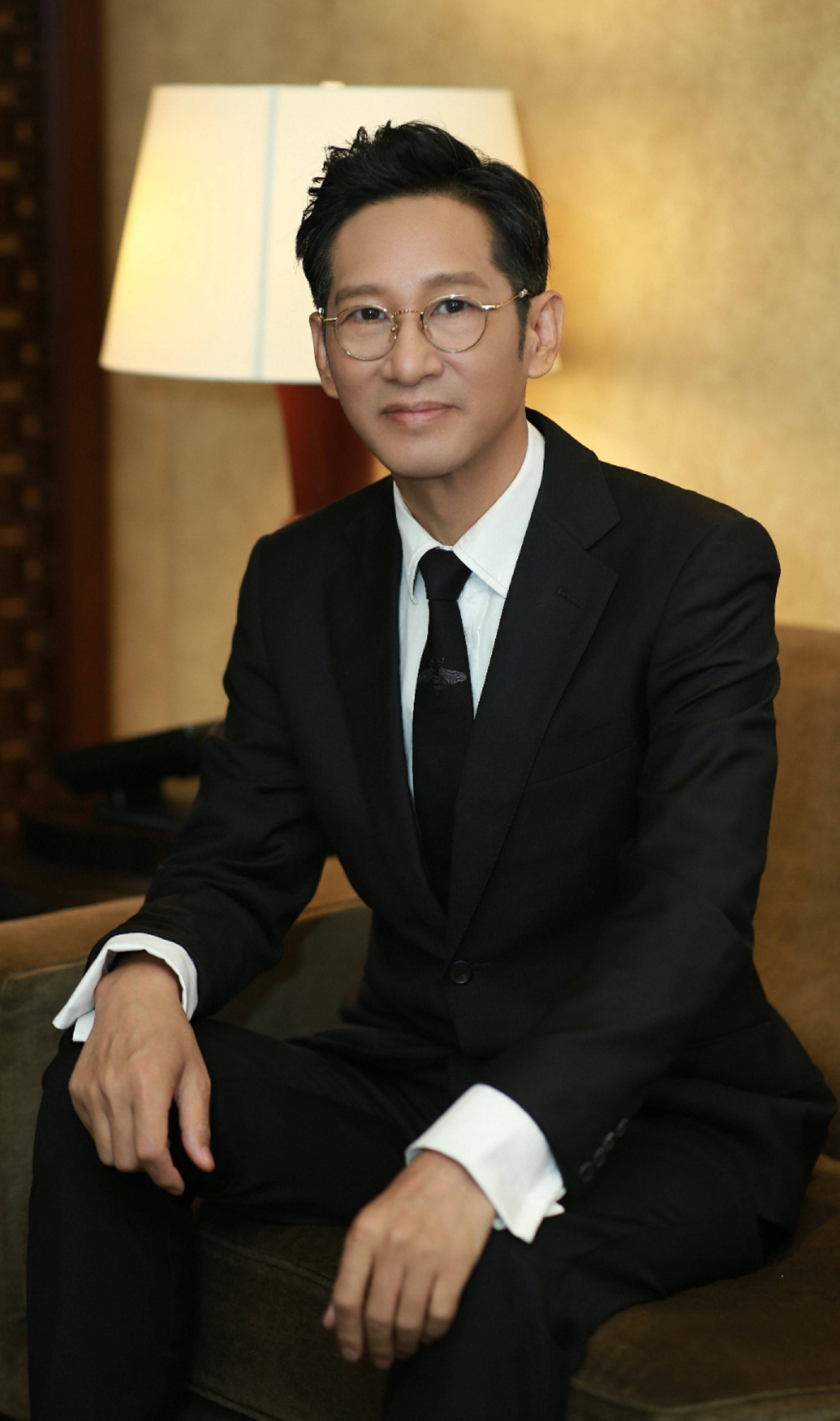 王劲松《人民日报》撰文 重读抗战家书不忘来时路