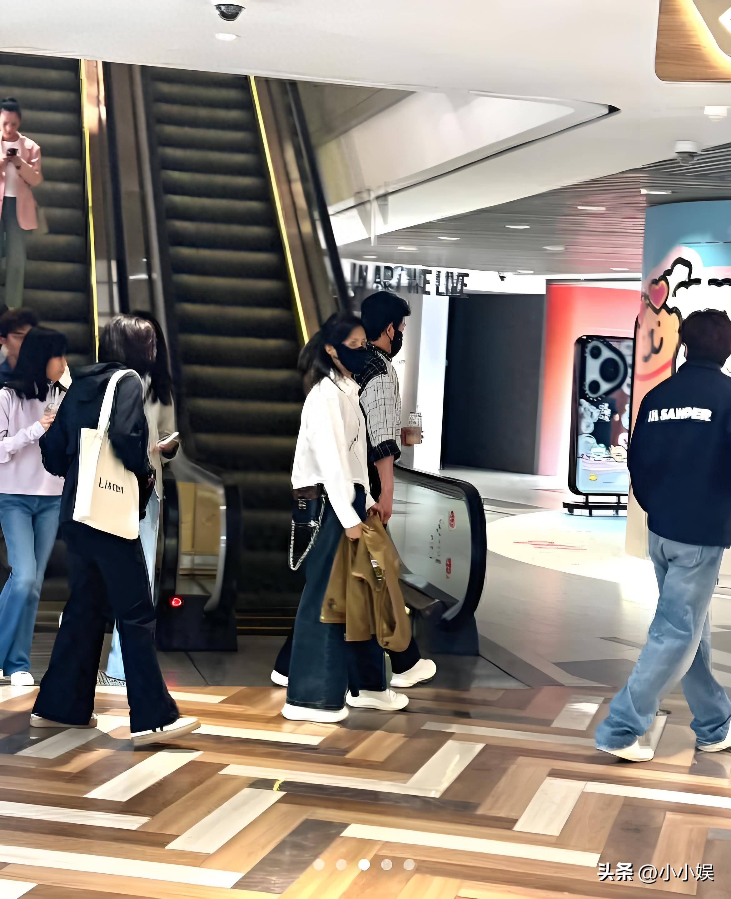 鲍蕾鲍莉两家逛街郭京飞陆毅连襟俩打扮时髦13岁儿子罕露面