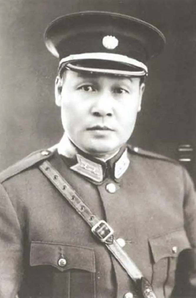 国军起义中将杨虎,受邀参加开国大典,1958年为何又被判处死刑?