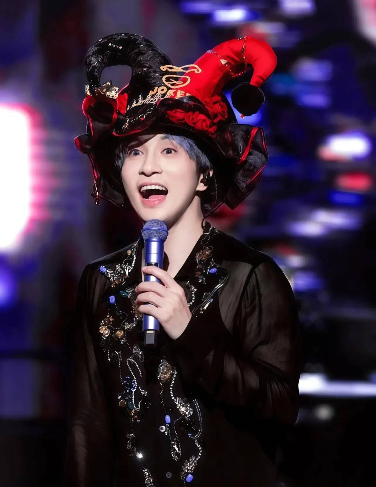 薛之谦又惹麻烦,网友:当歌手太委屈,转行演艺圈吧,演唱会不想看