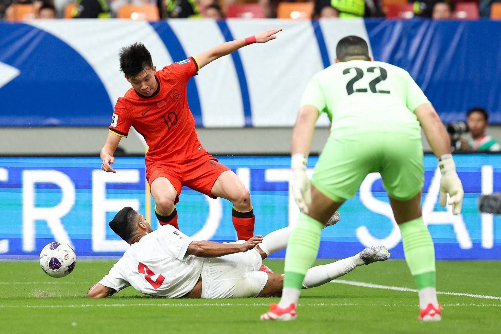 国足胜利收官拒绝垫底！1-0双杀巴林，日本、韩国皆大胜收官_搜狐网