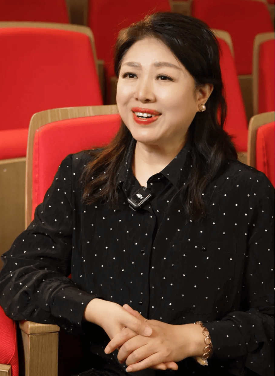 兴趣岛宋伶俐专访:从田间到国家级舞台,她用歌声治愈百万灵魂