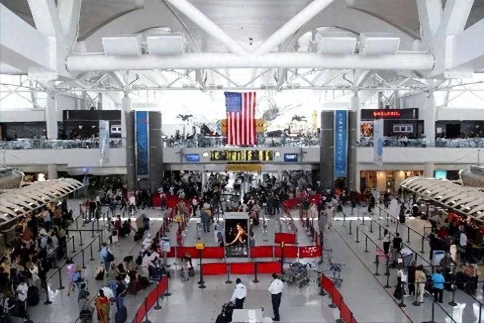 1957年,美国海关私吞中国女人6800美金,为何女人释然一笑