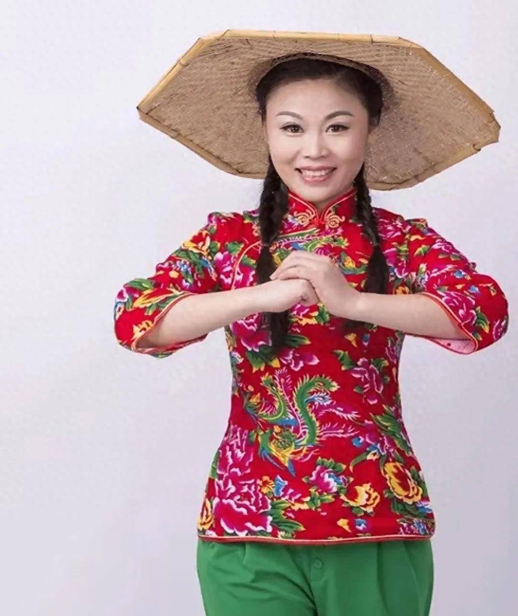 曾上《星光大道》走红42岁草根歌手草帽姐确诊肝病