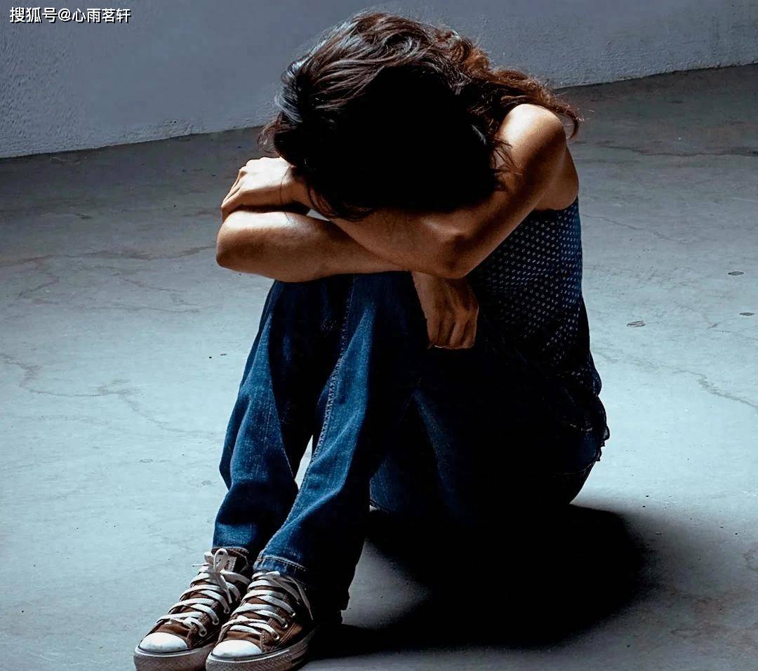 原创            抑郁症治疗的三大困境：病因不明确，患者的病耻感，抑郁高复发性