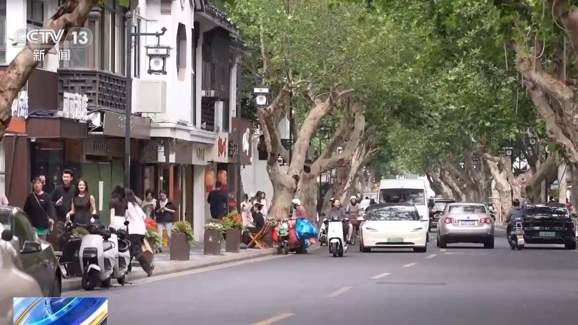 老街巷成消费新地标 体验烟火气与时尚感兼具的文旅街区