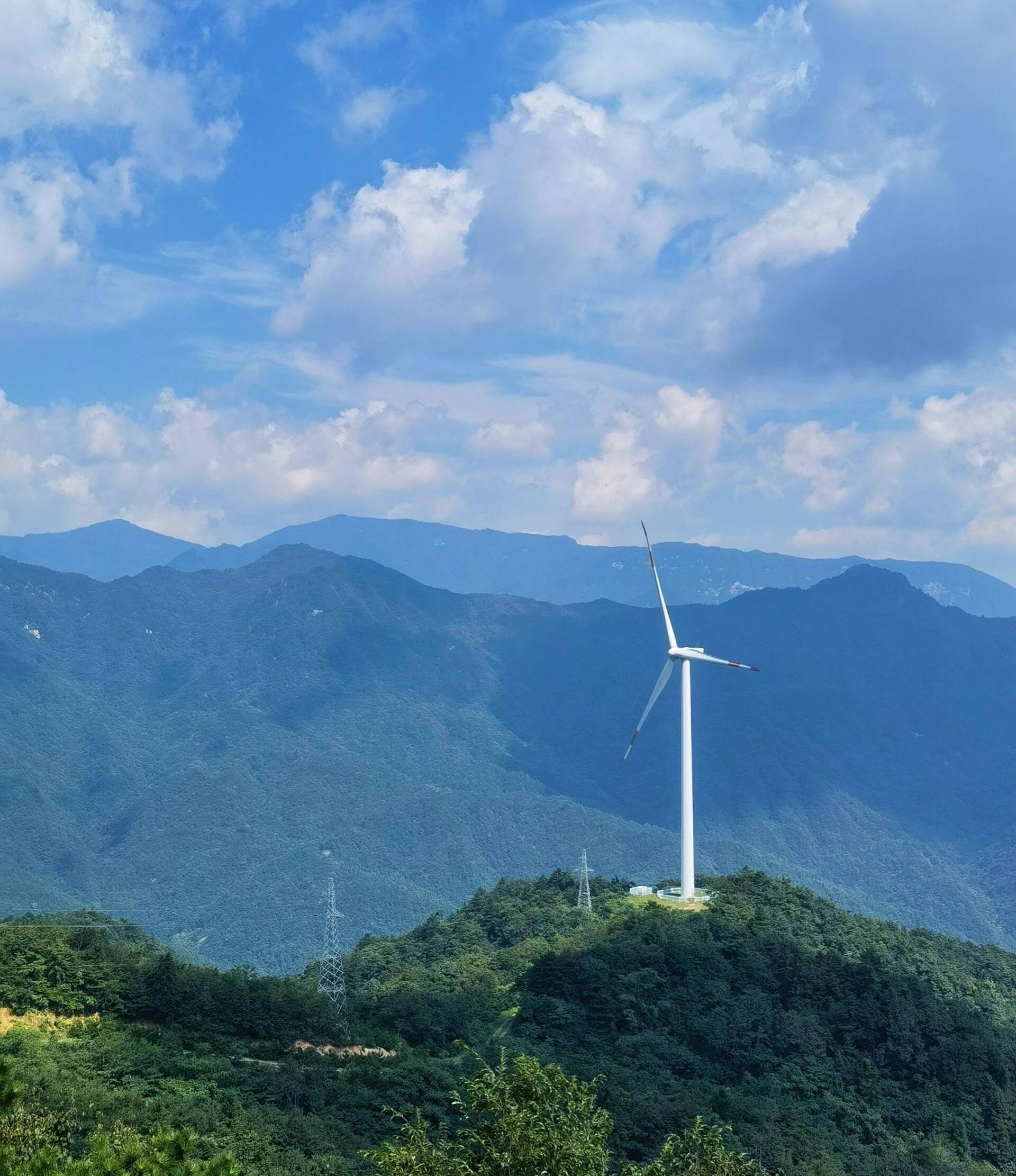 鹞落坪麒麟山庄周边景点多，牛草山美景值得一游